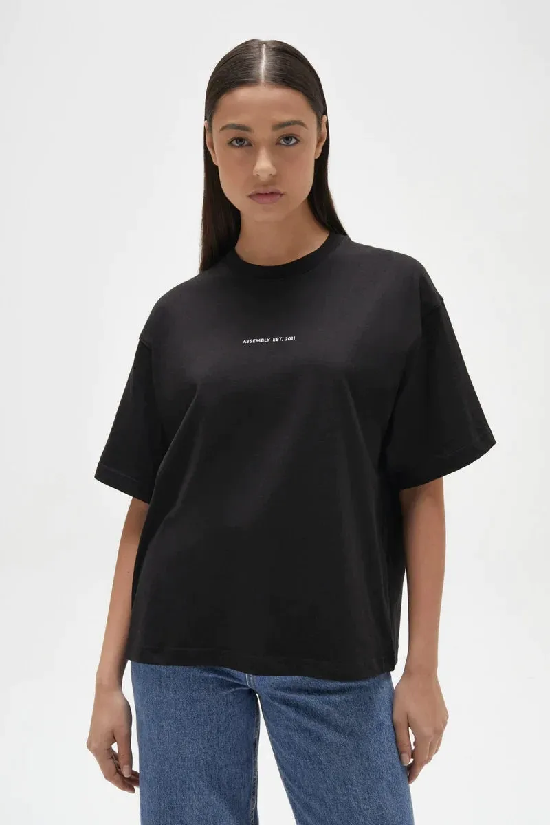 Assembly label - Organic Established Tee - True Black/White