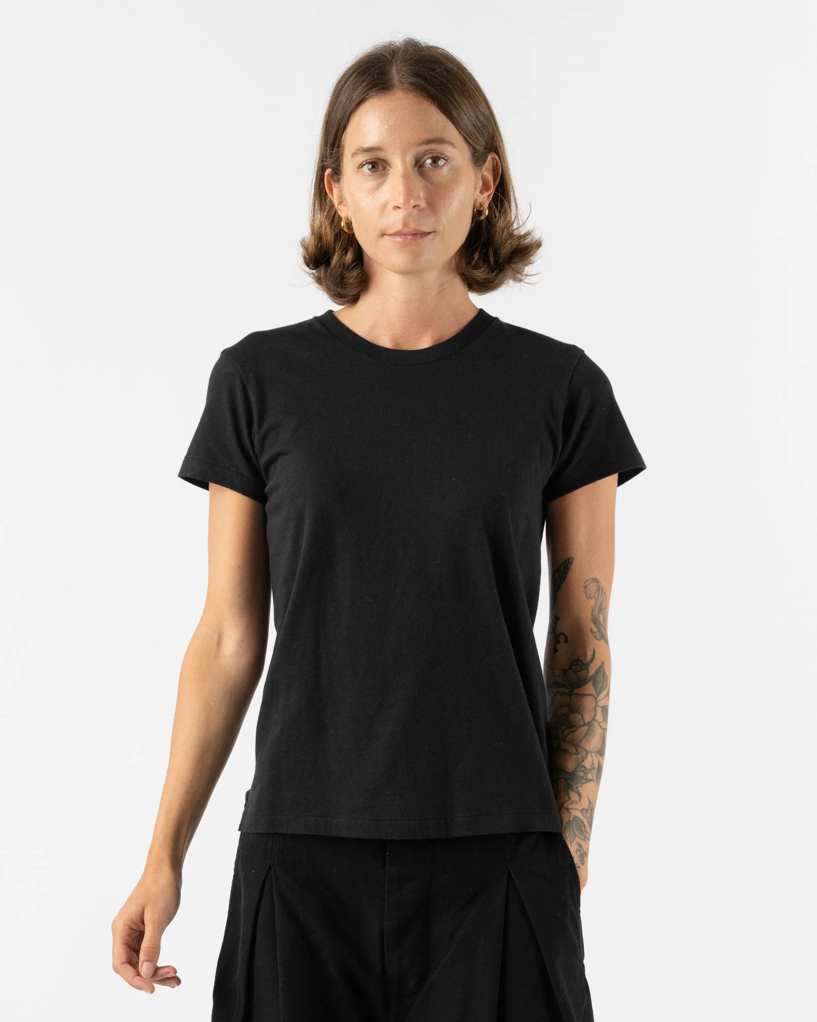 Auralee Womens Seamless Crew Neck Tee in Black