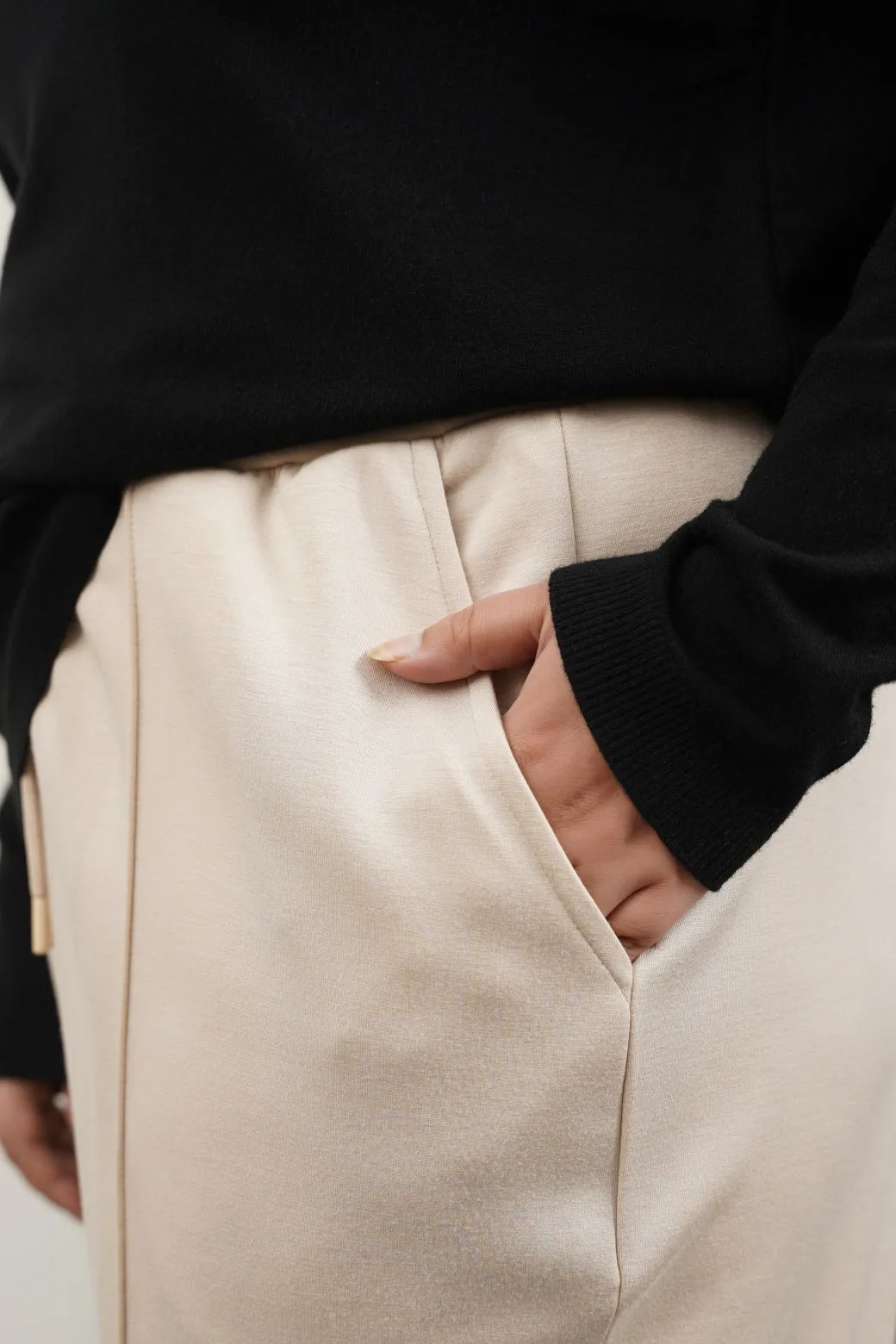 PLEATED NEOPRENE TROUSERS